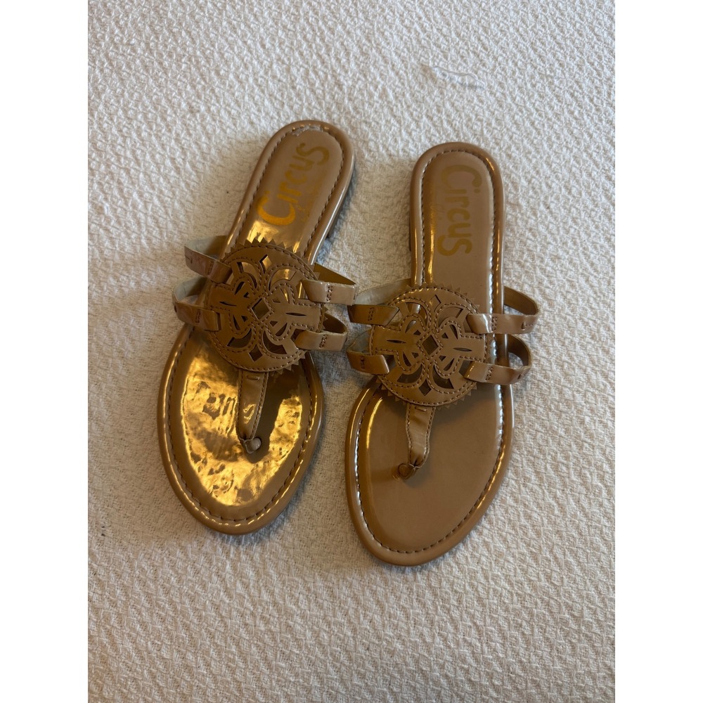 Circus by Sam Edelman Cherri Tan Patent Medallion Thong Sandals Womens 8.5